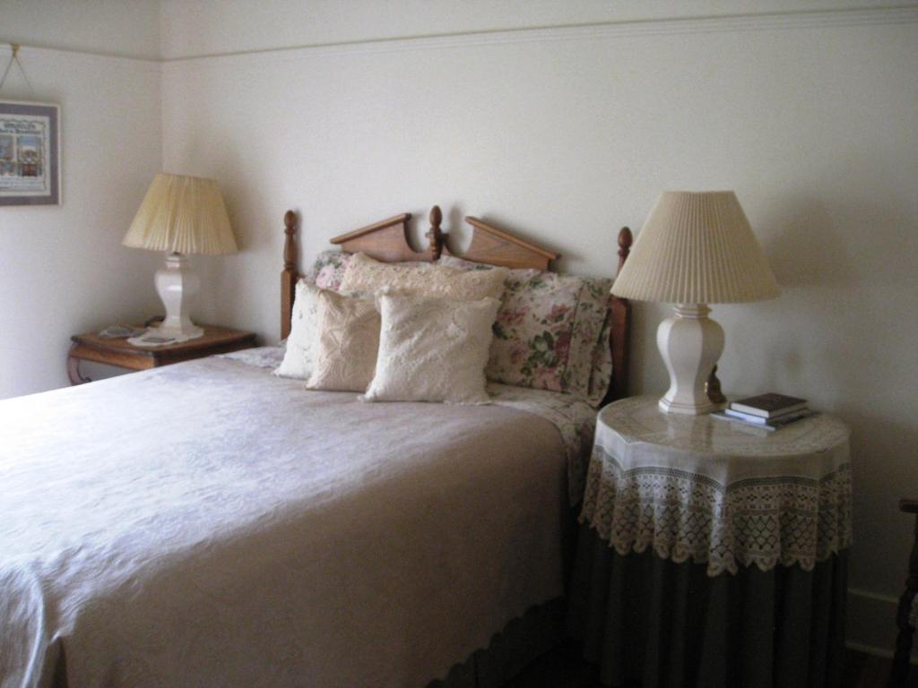 Sproule Heritage Bed & Breakfast Стратмор Экстерьер фото
