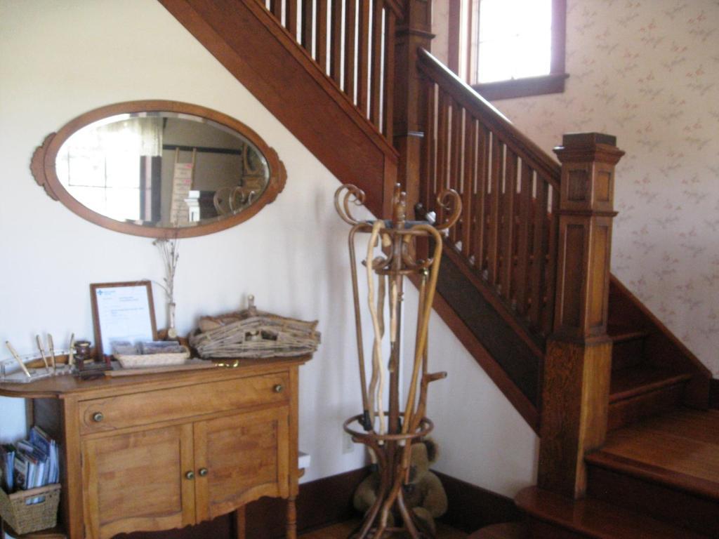 Sproule Heritage Bed & Breakfast Стратмор Экстерьер фото